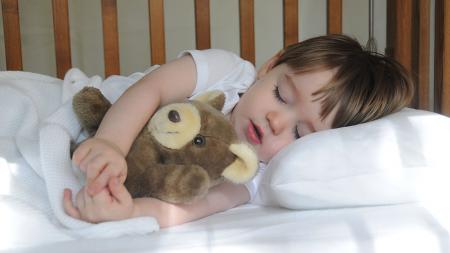 Как уложить спать ребёнка