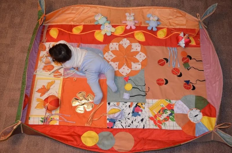 Развивающий коврик для детей своими руками: как сделать, идеи