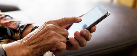Лучшие смартфоны для пожилых людей